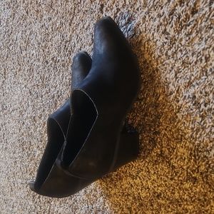 Chinese Laundry womens black size 11 boots slip on